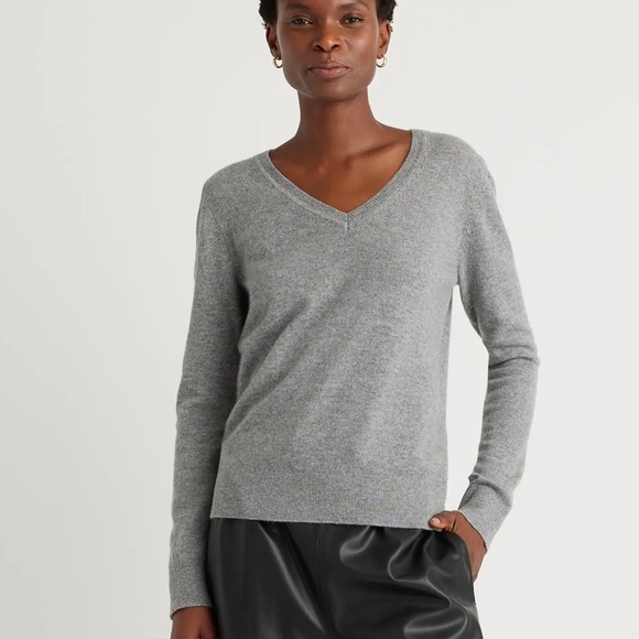 Quince V neck 100% cashmere sweater size XS - Picture 2 of 7